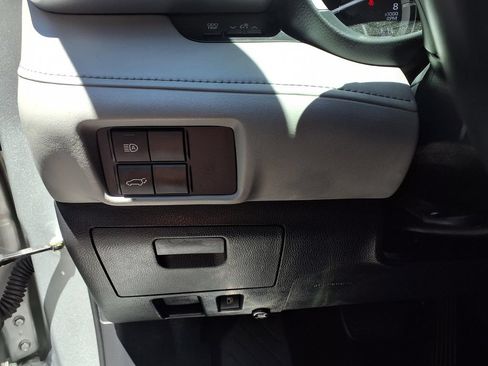 Used 2022 Toyota Highlander XLE FWD image 15