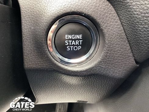 Used 2025 Toyota RAV4 XLE AWD/4WD image 19