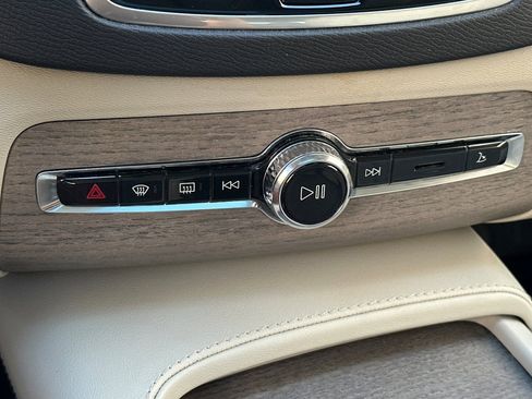 Certified 2024 Volvo XC90 B6 Plus AWD/4WD image 25