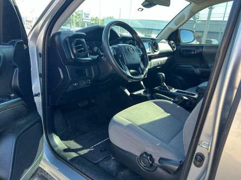 Used 2018 Toyota Tacoma SR w/ SR Convenience Package RWD image 9