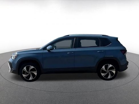 Used 2026 Volkswagen Taos SE AWD/4WD image 7