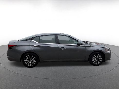 Used 2025 Nissan Altima 2.5 SV image 16