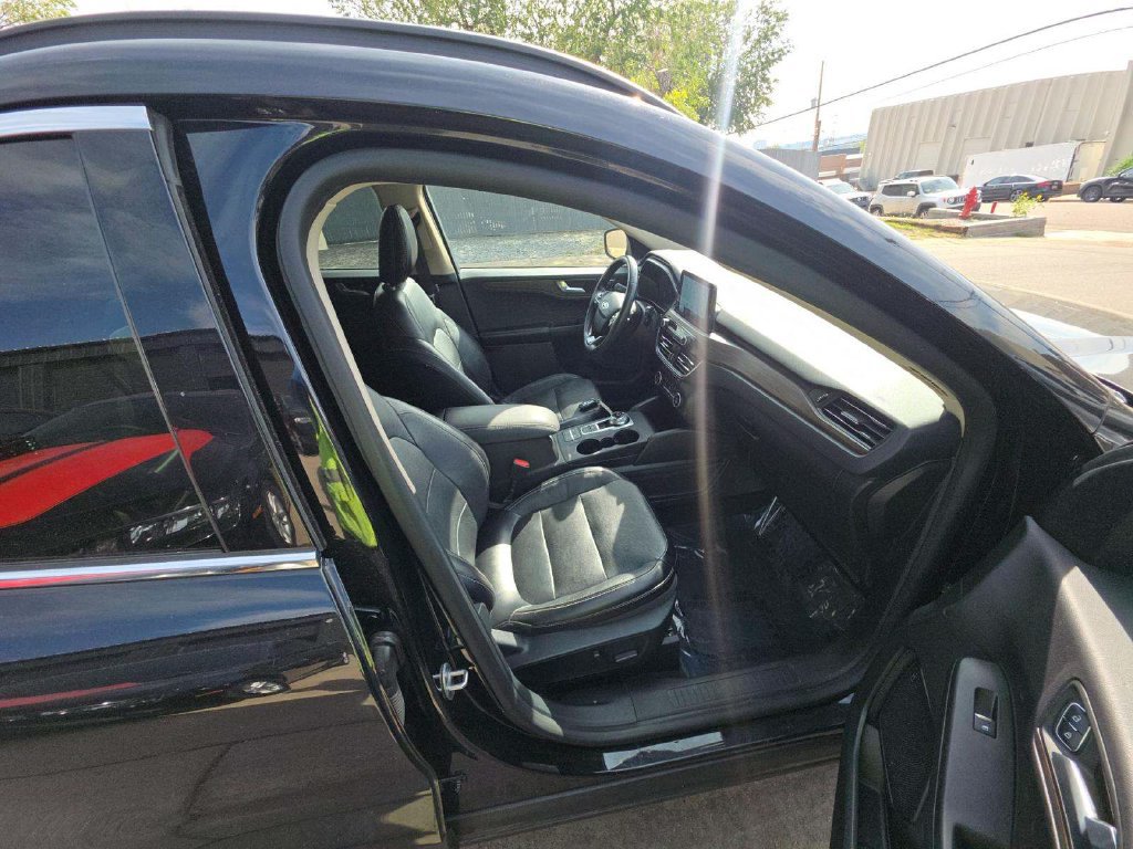 Used 2020 Ford Escape Titanium AWD/4WD image 3