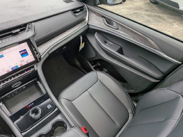 New 2027 Jeep Grand Cherokee Limited w/ Limited Altitude Package RWD image 19