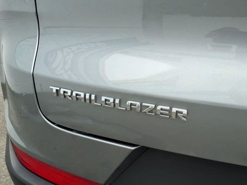 Used 2023 Chevrolet TrailBlazer LT FWD image 18