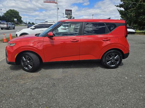 Used 2020 Kia Soul EX FWD image 2