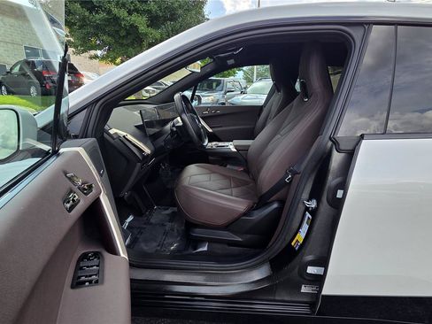 Used 2023 BMW iX xDrive50 w/ Premium Package AWD/4WD image 14