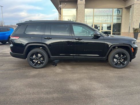 New 2025 Jeep Grand Cherokee L Laredo w/ Trailer Tow Package image 8