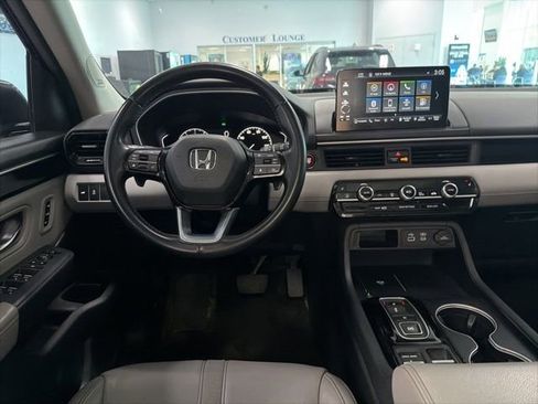 Used 2025 Honda Pilot Touring image 24