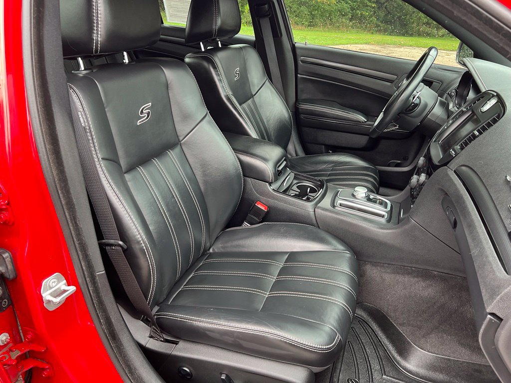 Used 2016 Chrysler 300 S AWD/4WD image 10