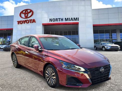 Used 2024 Nissan Altima 2.5 SV w/ SV Premium Package image 1