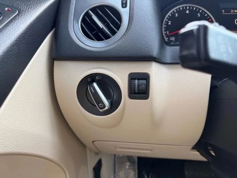 Used 2015 Volkswagen Tiguan SE image 22