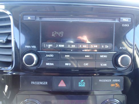 Used 2016 Mitsubishi Outlander ES image 15