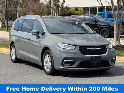 Used 2021 Chrysler Pacifica Touring-L w/ Uconnect Theater Family Group