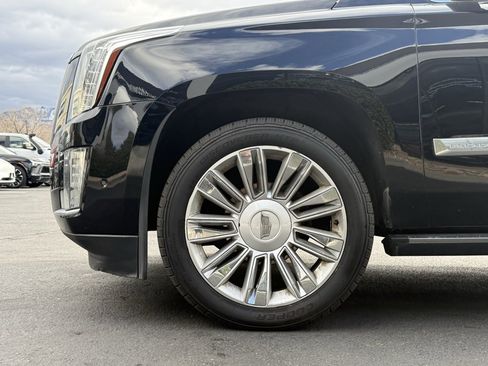 Used 2017 Cadillac Escalade ESV Platinum image 34