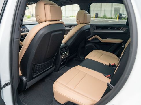Certified 2026 Porsche Cayenne AWD/4WD image 22