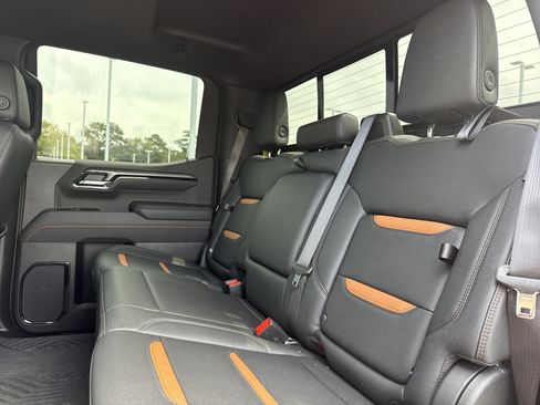Used 2025 GMC Sierra 1500 AT4 w/ AT4 Premium Package AWD/4WD image 29