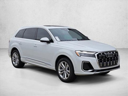 Certified 2025 Audi Q7 3.0T Premium Plus image 6