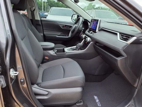 Certified 2024 Toyota RAV4 LE AWD/4WD image 19