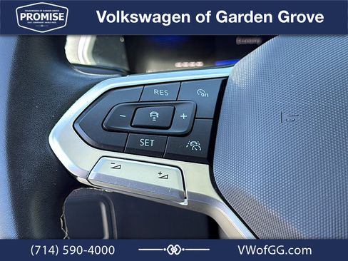 Used 2023 Volkswagen Tiguan SE w/ Panoramic Sunroof Package FWD image 19