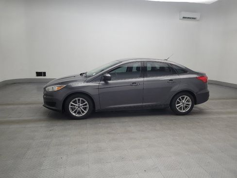 Used 2018 Ford Focus SE image 2