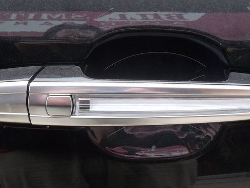 Used 2021 Cadillac XT4 Premium Luxury image 17