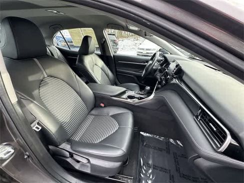 Used 2024 Toyota Camry SE image 19