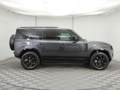 Used 2024 Land Rover Defender 110 X-Dynamic SE image 4