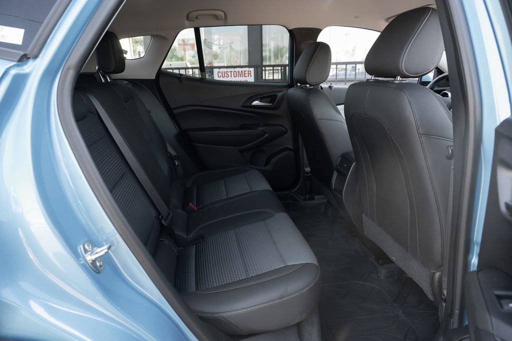 Used 2026 Chevrolet Trax LT w/ LT Convenience Package FWD image 34