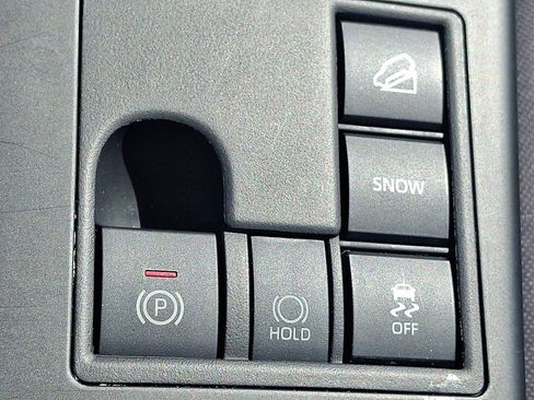 Certified 2024 Toyota Highlander AWD image 25