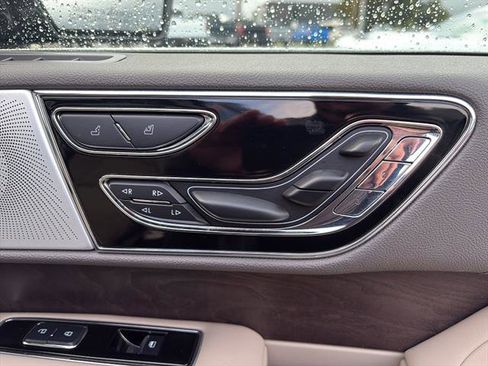 Used 2024 Lincoln Navigator L Reserve image 10