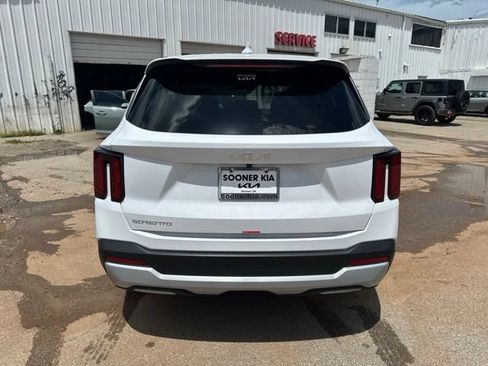 Certified 2026 Kia Sorento LX FWD image 15