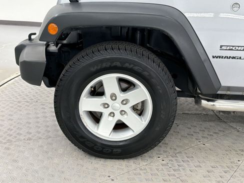 Used 2016 Jeep Wrangler Sport w/ Quick Order Package 24S AWD/4WD image 13