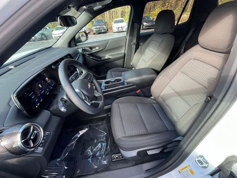 Used 2025 Chevrolet Equinox LT image 30