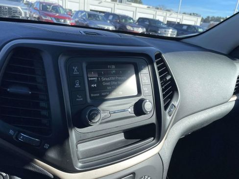 Used 2016 Jeep Cherokee Sport image 36