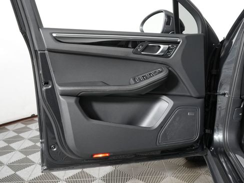 Certified 2023 Porsche Macan S AWD/4WD image 18