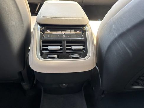 Used 2025 Volvo XC90 B6 Plus AWD/4WD image 17