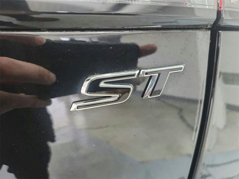 Used 2022 Buick Envision Essence w/ Technology Package I image 33