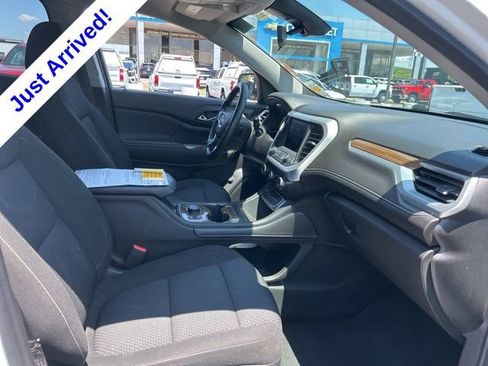 Used 2022 GMC Acadia SLE w/ Driver Convenience Package FWD image 34