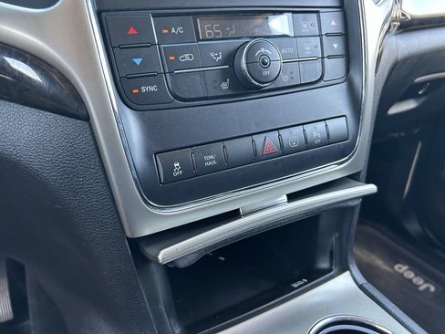 Used 2013 Jeep Grand Cherokee Laredo RWD image 30