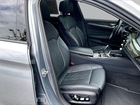 Used 2023 BMW 540i w/ M Sport Package RWD image 10