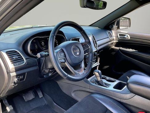 Used 2019 Jeep Grand Cherokee Altitude AWD/4WD image 19