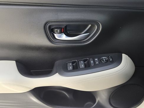 Certified 2025 Honda HR-V LX image 27
