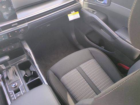 New 2026 Kia Sorento LX FWD image 11