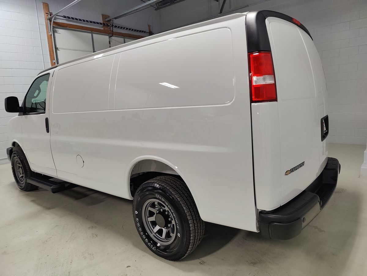 Used 2025 Chevrolet Express 3500 w/ Driver Convenience Package RWD image 34