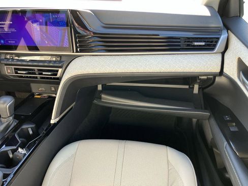 Used 2025 Toyota Camry XLE image 15