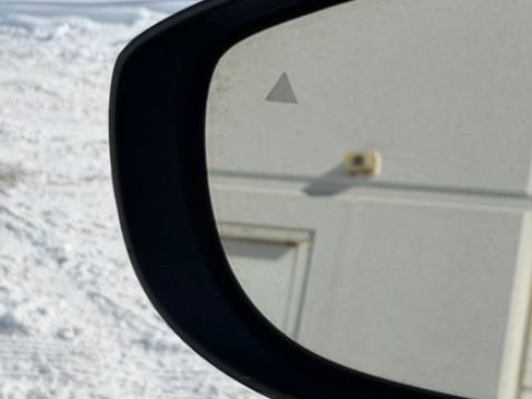 Used 2023 Chrysler Pacifica Touring-L image 4