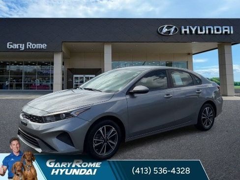 Used 2023 Kia Forte LXS w/ LXS Technology Package FWD image 4