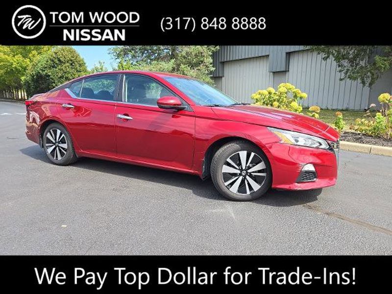 Certified 2021 Nissan Altima 2.5 SV w/ SV Premium Package image 1
