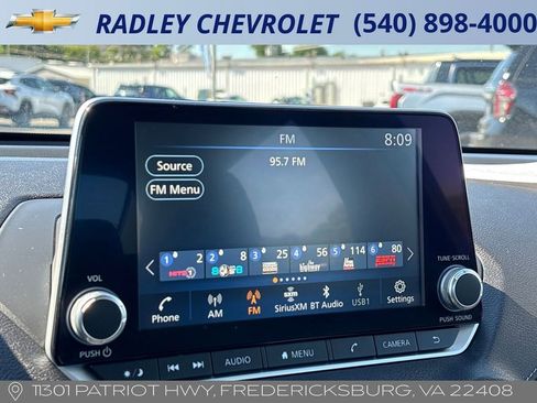 Used 2025 Nissan Sentra SV FWD image 8